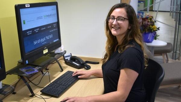 student at a computer with FAFSA website pulled up